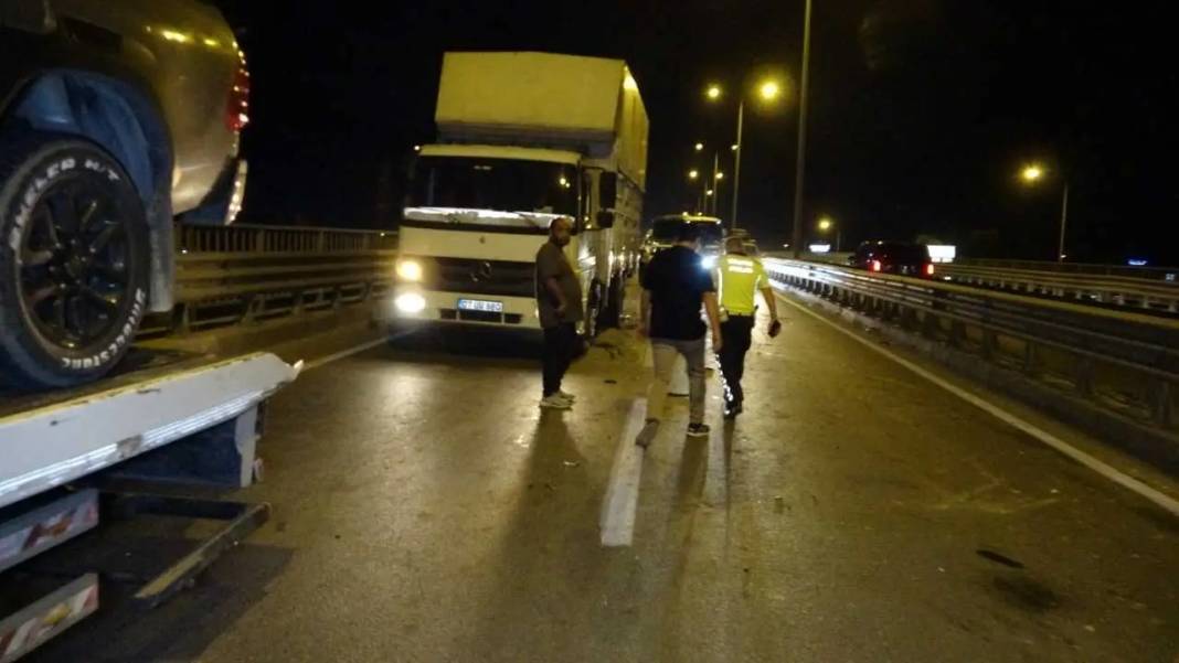 Manavgat’ta Pikabın Kamyona Girdiği Kaza Trafiği Felç Etti! 2